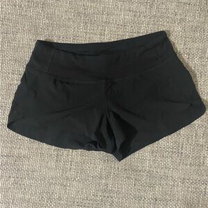Like New Lululemon Low-Rise Lined Short 2.5” Size 4 Black